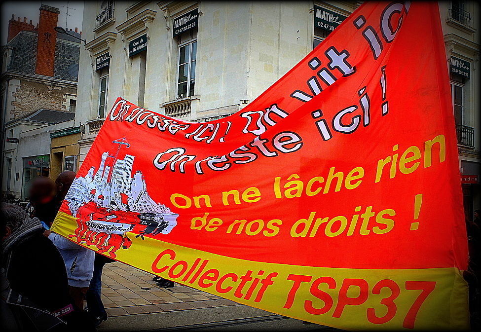 21 mars antiraciste à Tours : Banderole CTSP37 (Source Photo : La Rotative)